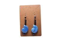 MerryDesign Ohrringe mit Muschelperlen in Blau